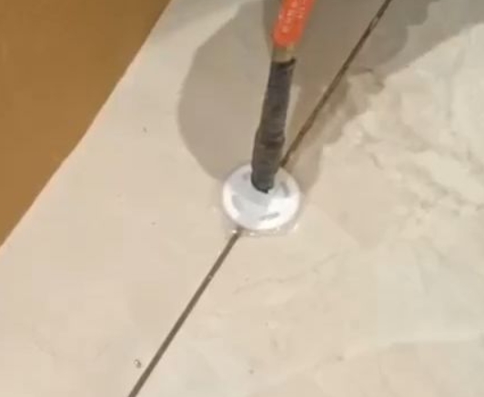 太白瓷砖空鼓维修公司专业解答瓷砖在铺贴过程中，如果没有涂抹均匀到位的粘结材料（如水泥砂浆或瓷砖胶），可能会导致以下问题