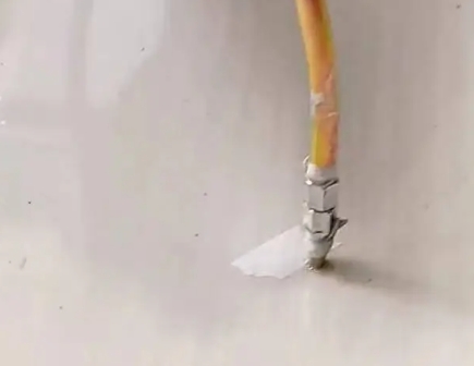 太白瓷砖空鼓维修公司专业解答在瓷砖铺贴过程中，如果使用的砂料过粗（如全部使用了粗砂），可能会导致以下问题